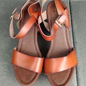 Platform sandals